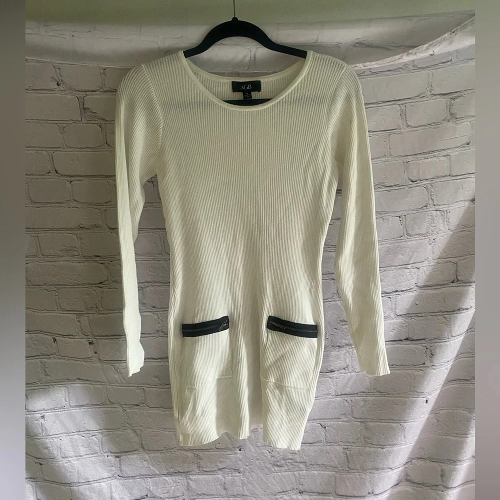 5/$20 Women’s AGB Ribbed Long Sweater Zip Pocket Medium